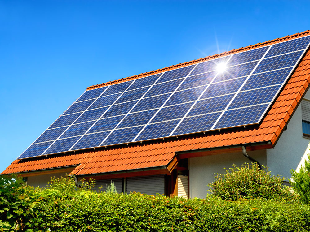 Dach mit Photovoltaikanlage